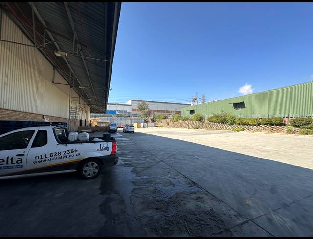 8,500M² WAREHOUSE FOR SALE IN LINBRO PARK
